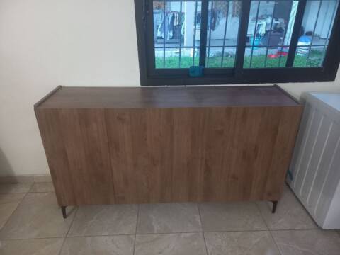 Buffet en bois moderne – Très bon état