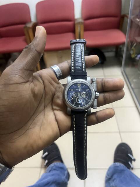 Montre venu vintage modèle Ferrari