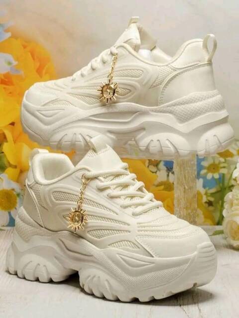 Chaussures Disponible en gros et en détail