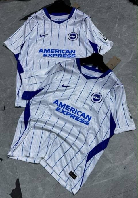 Des maillots en gros et en détail en vente