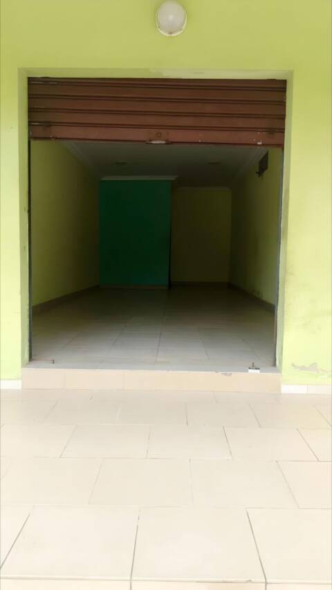 A louer grand magasin a la riviera faya abatta
