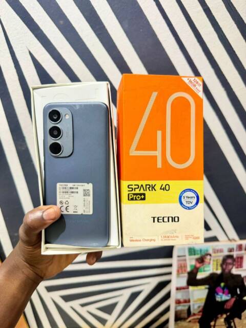 Téléphone Spark 40 Pro plus