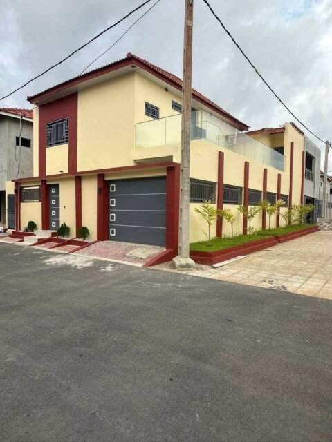 Duplex de 5 pièces en vente