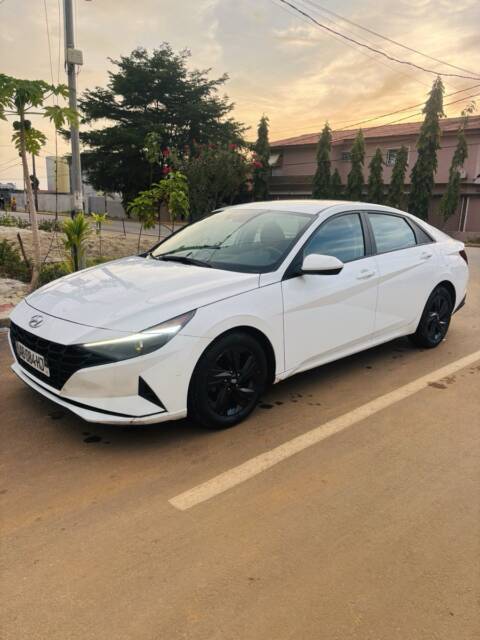HYUNDAI ELANTRA 2022